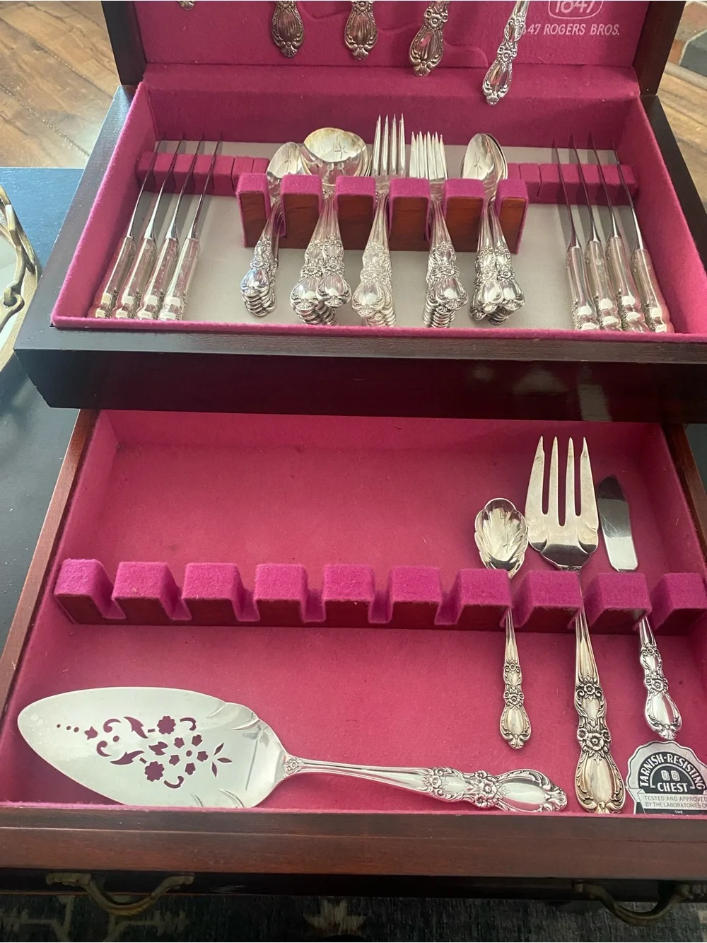 Vintage 1847 Roger Bros Silverplated Siverware Set and Box